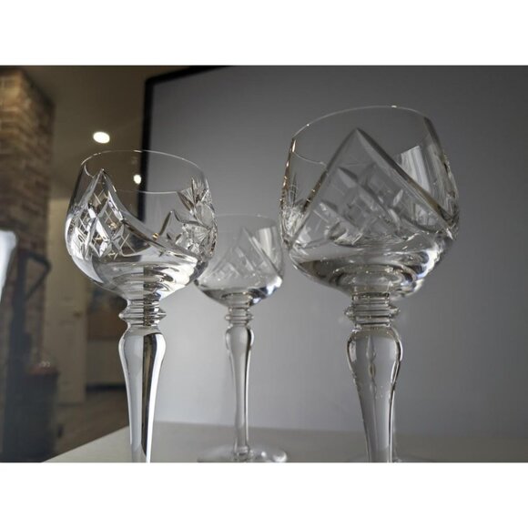 4 Vintage Pinwheel Crystal Wine Glasses, Crystal Hand Cut Wine Glasses - Picture 4 of 8